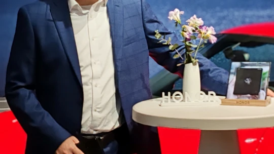 A jövő a hajlítható telefonoké