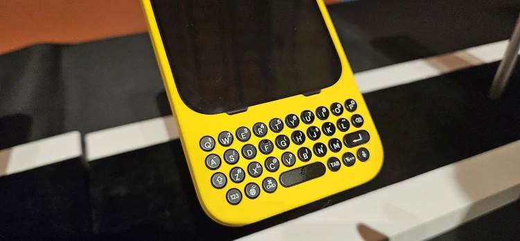 Átlátszó laptopképernyő, karra csavarható telefon – Barcelonában néztük meg, milyen lesz a jövő_3