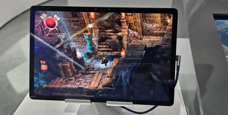 Átlátszó laptopképernyő, karra csavarható telefon – Barcelonában néztük meg, milyen lesz a jövő_34