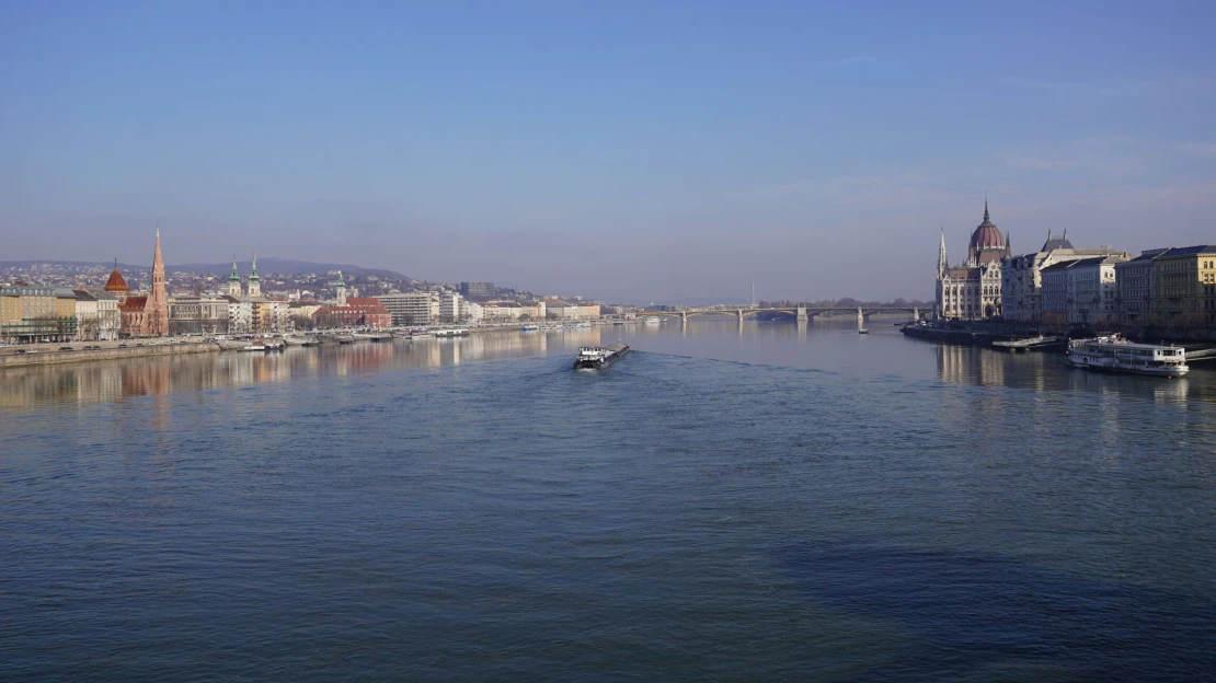 Árad a Tisza, apad a Duna