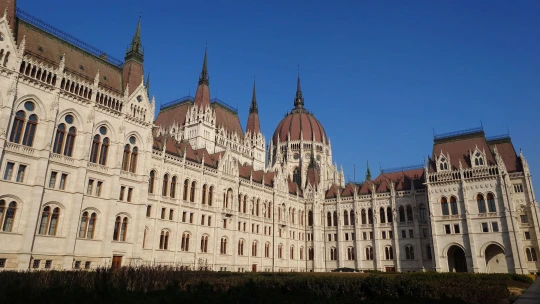 Előre, nem hátra: durva módosító érkezett a cenzúratörvényhez
