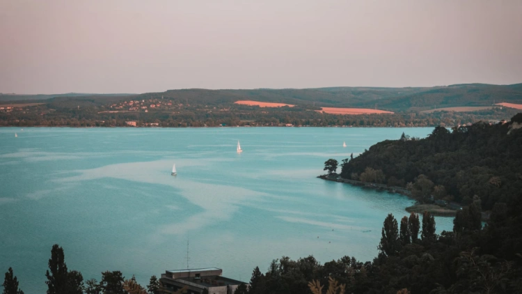 Ingatlanárak: a Balaton lenyomta Budapestet