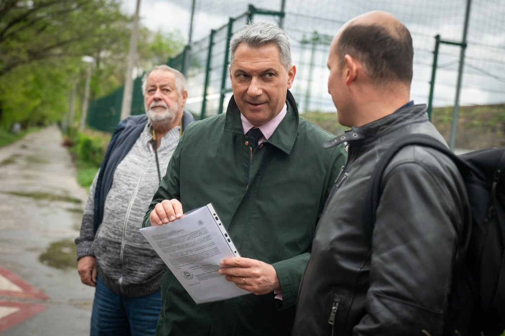 Kiszúrta a sajtó Tiborcz bizniszét, Lázár gyorsan meg is szüntetné az építéshatósági rendszer nyilvános felületét