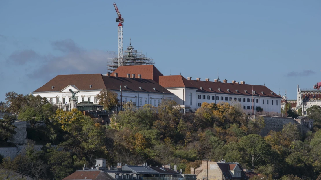 Vajon melyik milliárdos segít lecserélni Novák Katalin utódjának autós flottáját?