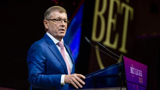 Fogy a levegő a Matolcsy-káderek körül, bírósági döntés boríthatja az MNB-alapítványok kártyavárát