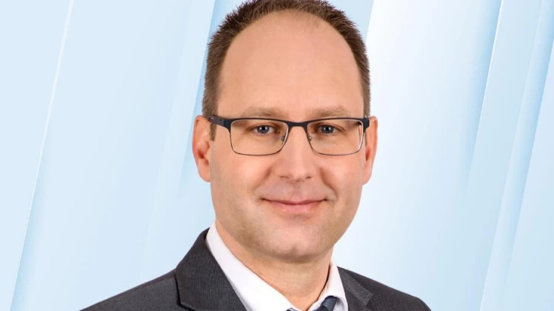 Schadl ügyvéd bizalmasát indítja a Fidesz egy zuglói önkormányzati körzetben