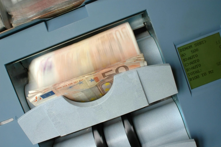 Egyensúly Intézet: nemsokára visszatér a 410 forintos euró