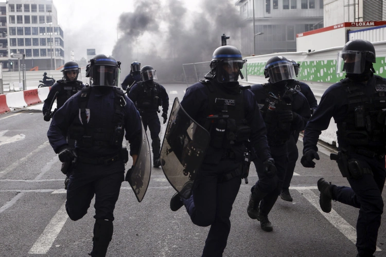 Zavargások Új-Kaledóniában: megérkezett a francia rendőrség a függetlenséget követelő ex-gyarmatra
