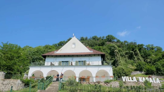 Csavarok kilátással