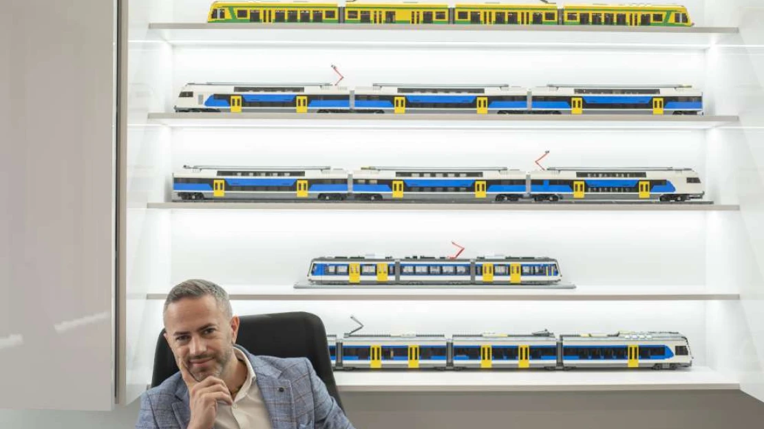 Ötszáz kilométert zakatol egy töltéssel