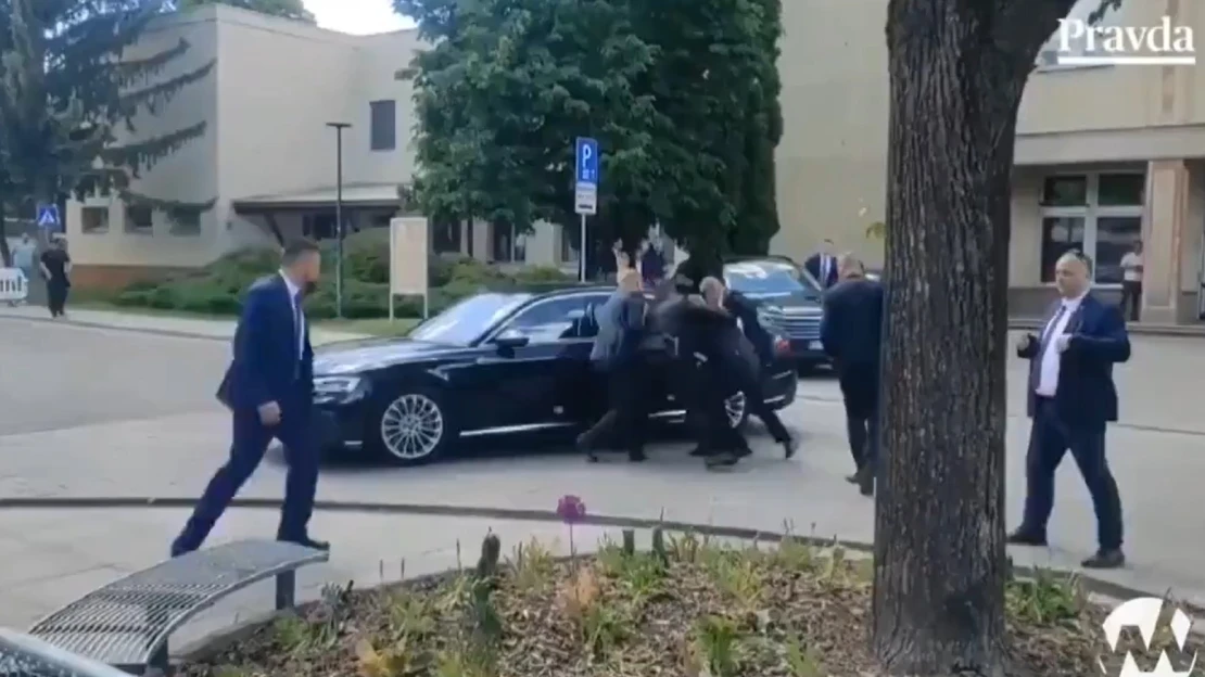 Meglőtték Robert Fico szlovák kormányfőt, állapota életveszélyes