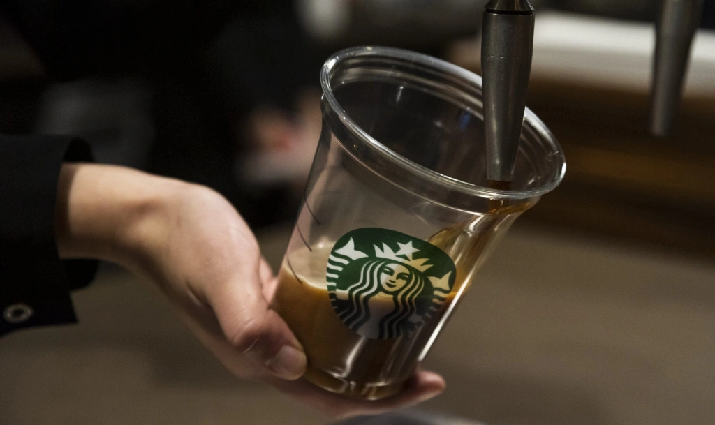 Tízmilliárdos biznisz a Starbucks, pedig „olcsóbb”, mint a kisebb belvárosi helyek – mi sem hittük el