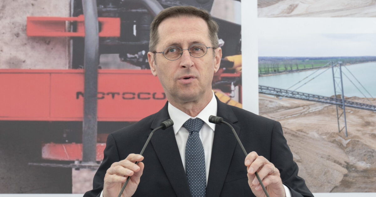 Varga Mihály türelmet kért Csányi Sándortól