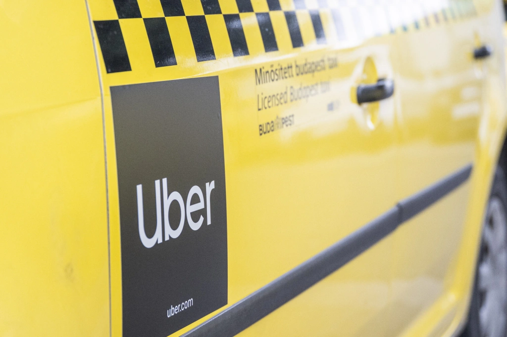 Újra elérhető az Uber, 8 év után térnek vissza Budapestre