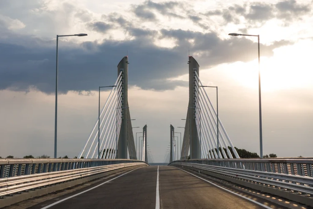 Átadták a 92 milliárdos hidat, Orbán az egyik leggazdagabb bizalmasának is megköszönte