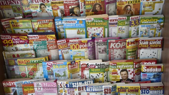 Annyira szexistára sikerült a kormánypárti magazin címlapja, hogy újra kellett nyomniuk