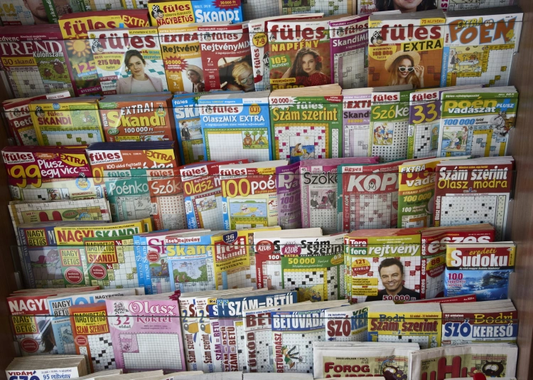 Annyira szexistára sikerült a kormánypárti magazin címlapja, hogy újra kellett nyomniuk