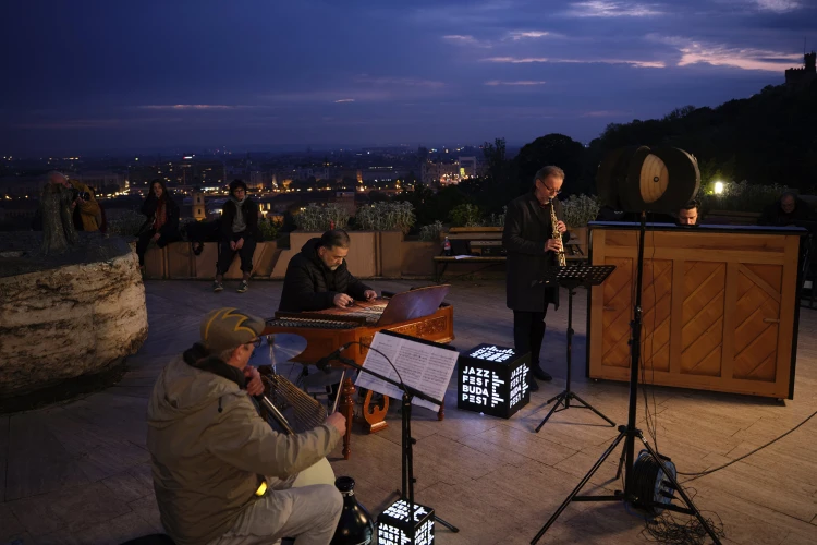 Fotósként szeretett bele a jazzbe, megalapította a legnagyobb jazzfesztivált Budapesten, és most külföldre viszi a magyar tehetségeket_0