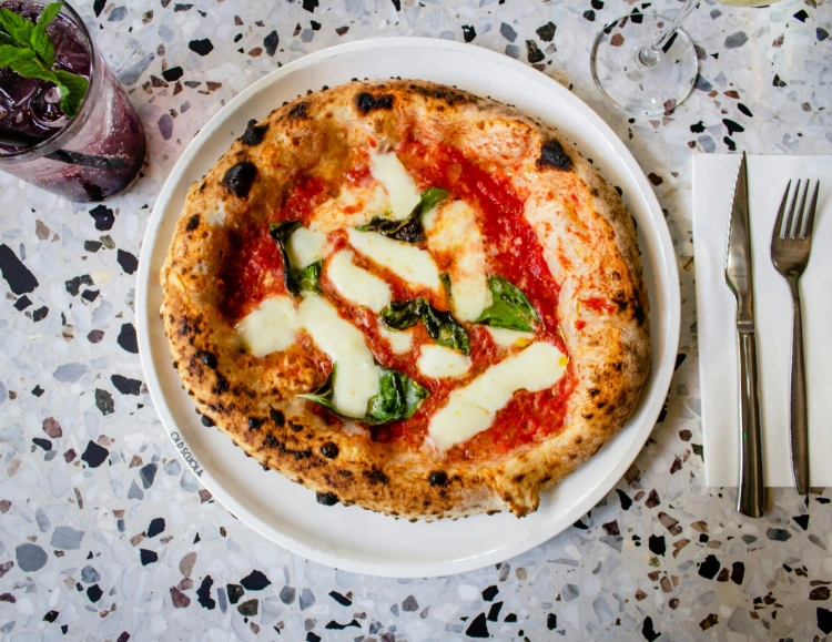 Mit tud az ország legjobbnak nevezett pizzériája? Megnéztük, és ki nem találnád, kibe botlottunk