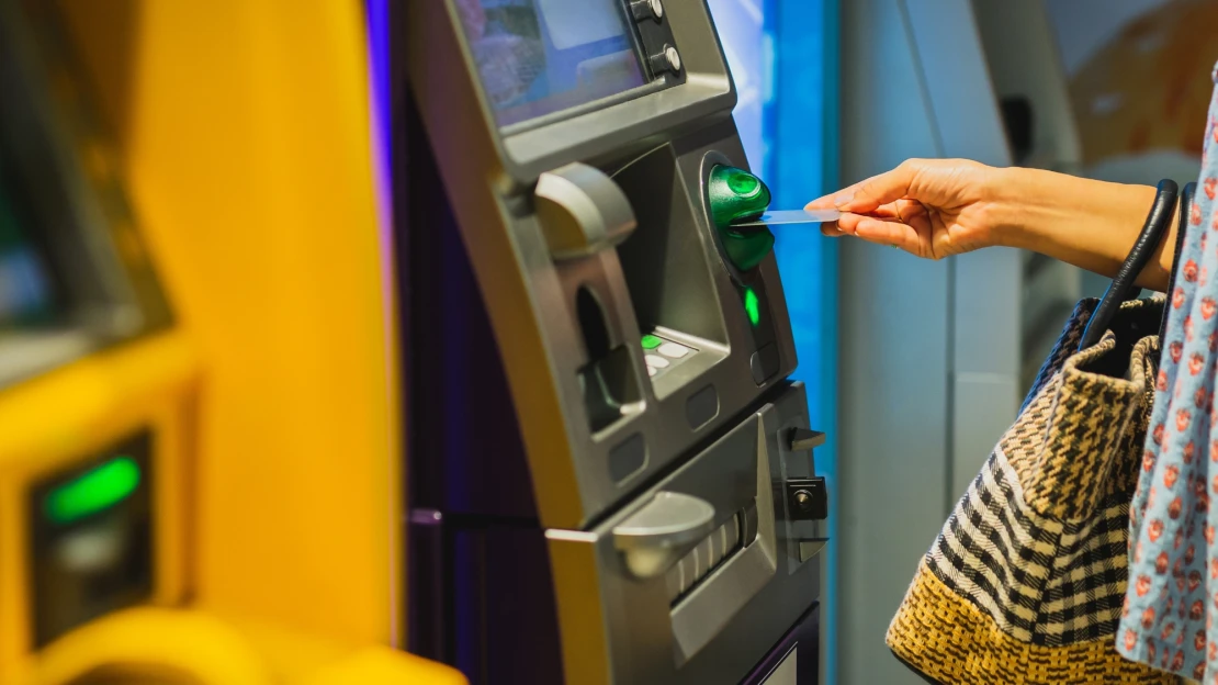 Drága lehet a készpénzfelvétel a kis településeken, nem mindegy milyen ATM kerül a faludba
