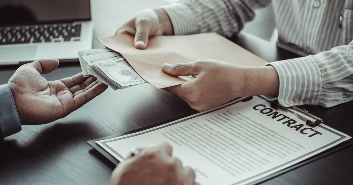 Újabb ellenzéki politikusok ellen emeltek vádat, újabb korrupciós ügyben