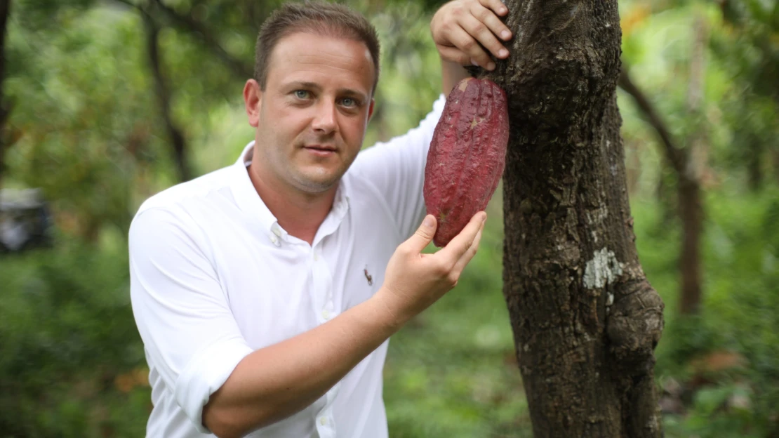 A magyar csokigyáros felkerekedett és bejárta a világot a legjobb kakaóbabokért. Ez lett belőle