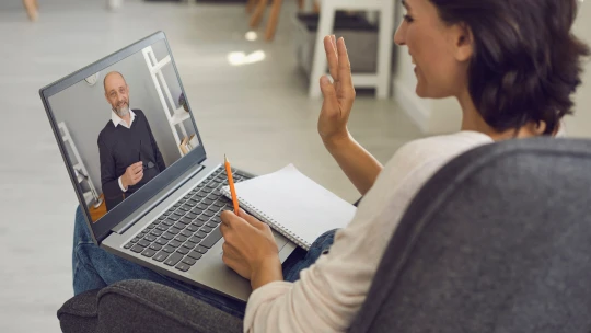 Bepalizták: 800 ezer forintot utalt el egy nő az interneten megismert hódolónak