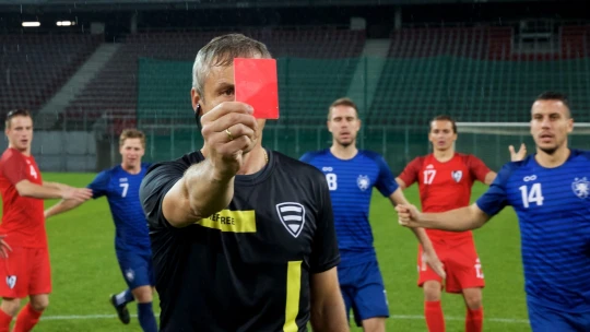 Piros lapot kapott a FIFA: versenykorlátozóak a labdarúgók átigazolási szabályai