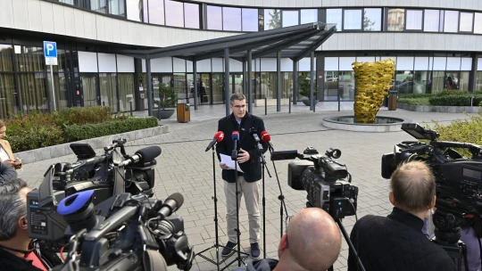 Tippelj, mi a megoldás a kormány gazdasági kutyaszorítójára a Fidesz szerint