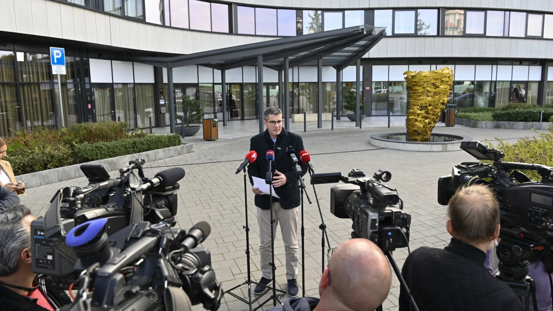 Tippelj, mi a megoldás a kormány gazdasági kutyaszorítójára a Fidesz szerint
