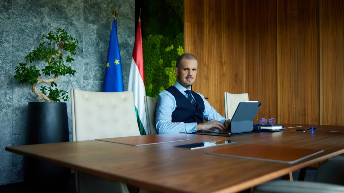 A kormányváltás után hirtelen a korábbi jutalék töredékéért dolgozna Mészárosék alkuszcége az állami ügyfeleknek