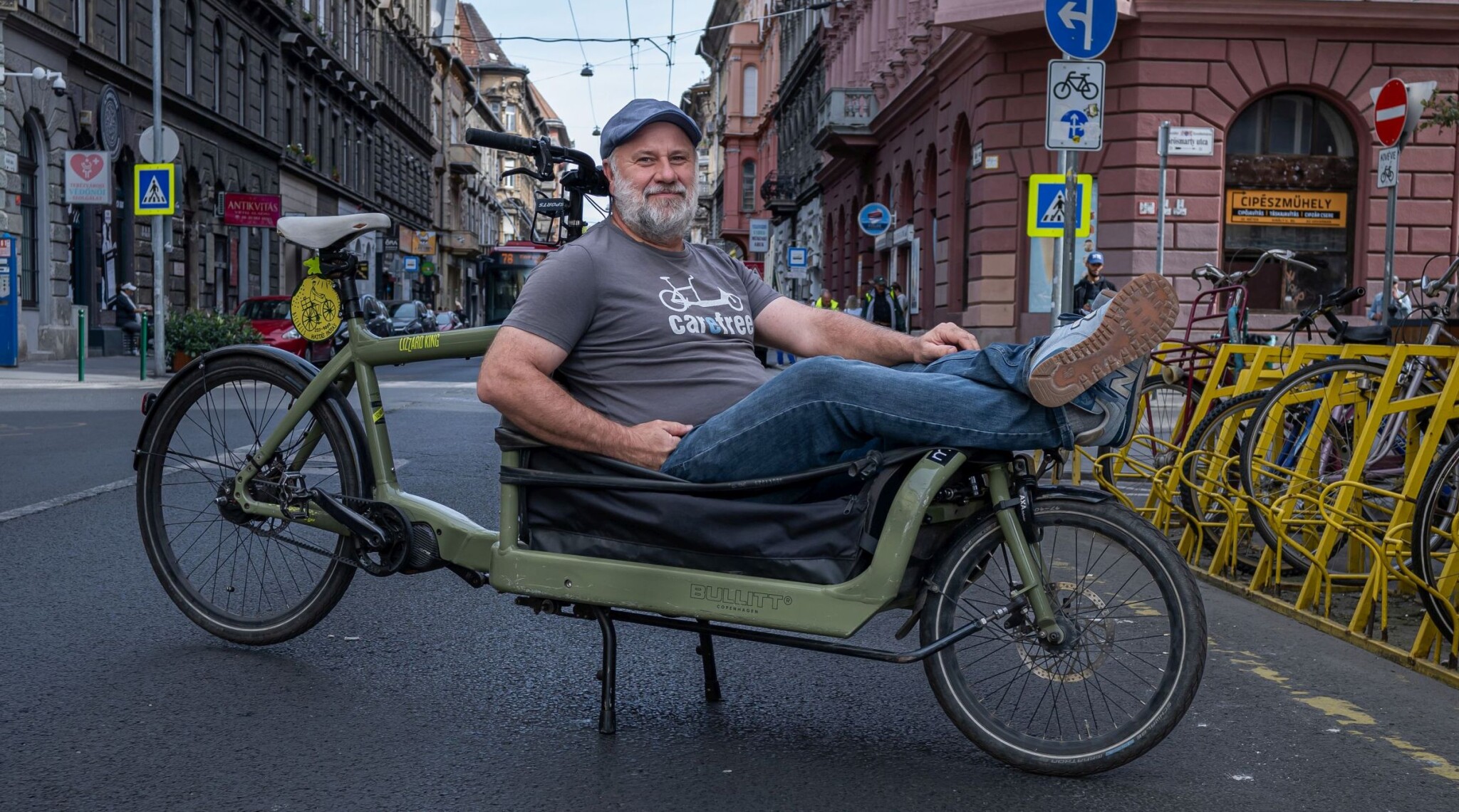 A budapesti kerékpárosok jól ismerik a KRESZ-t, a rolleresek nem bunkók