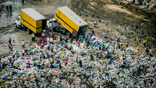 Manipulációk, megfigyelés, piszkos trükkök: vásárolj csak, közben szépen belefulladunk a szemétbe
