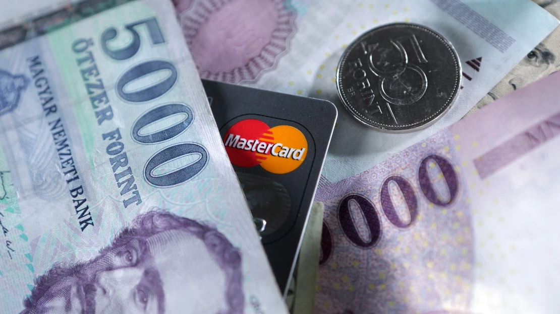 Zuhan a forint, ki tudja, hol áll meg