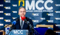 Mutatjuk, hogy áll a villa, ami egy Orbán Balázs családjához köthető balatonparti ingatlanon épül