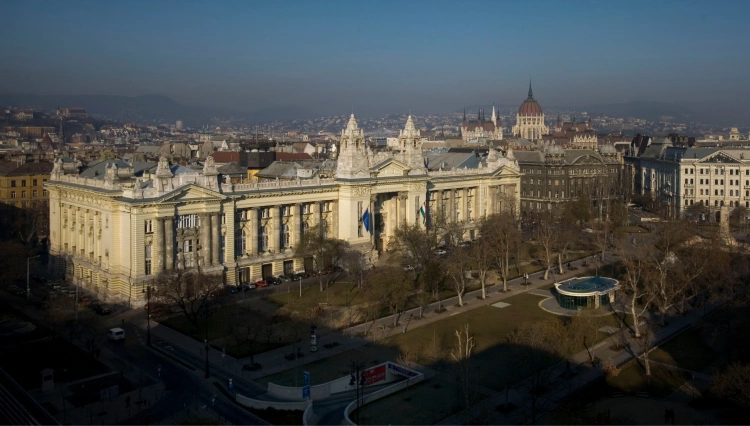 Ikonikus budapesti épületet vett meg Tiborcz alapkezelője