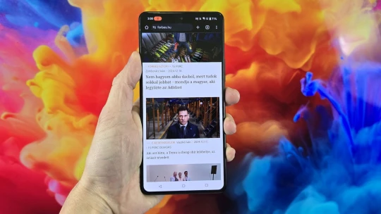 Imádnivaló szörnyeteg a világ legerősebb telefonja