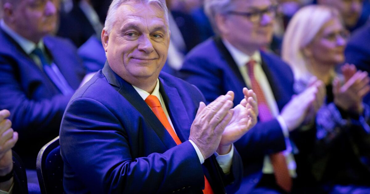 Orbán Viktor elindult, hogy a sejkkel tárgyaljon