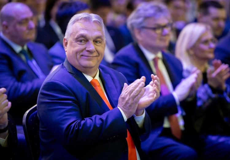 Orbán Viktor elindult, hogy a sejkkel tárgyaljon