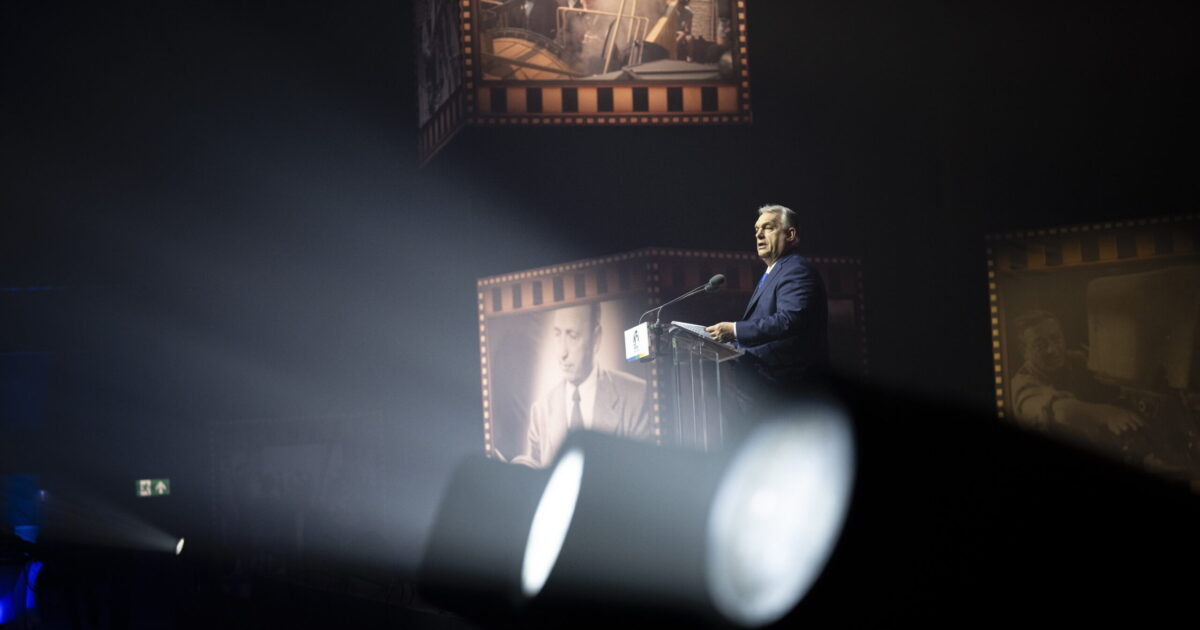 Orbán Viktor Fótra ment, hogy a Futni mentemnek üzenjen