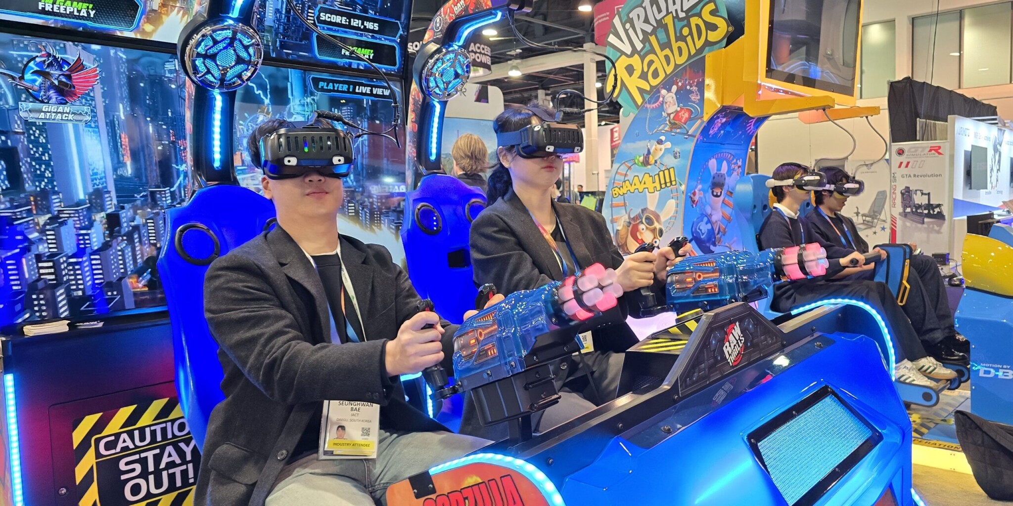 VR Godzilla CES