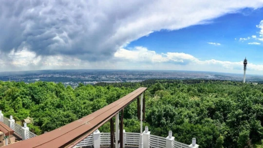 Pazar panorámájú ingatlan cserélt gazdát NER-es körökben
