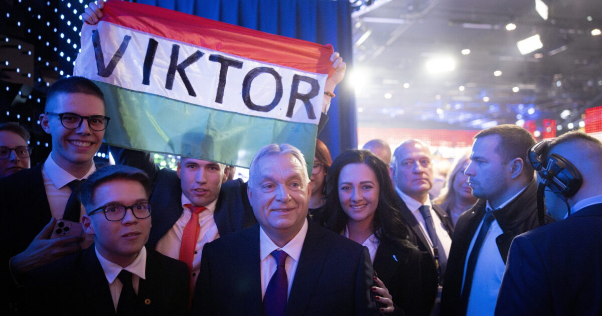 Nagyot nő Orbán fizetése, de vajon mennyit fog belőle félrerakni?