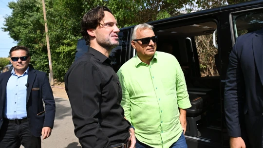 Távozik az ember, aki tizenöt évig kísérgette Orbán Viktort