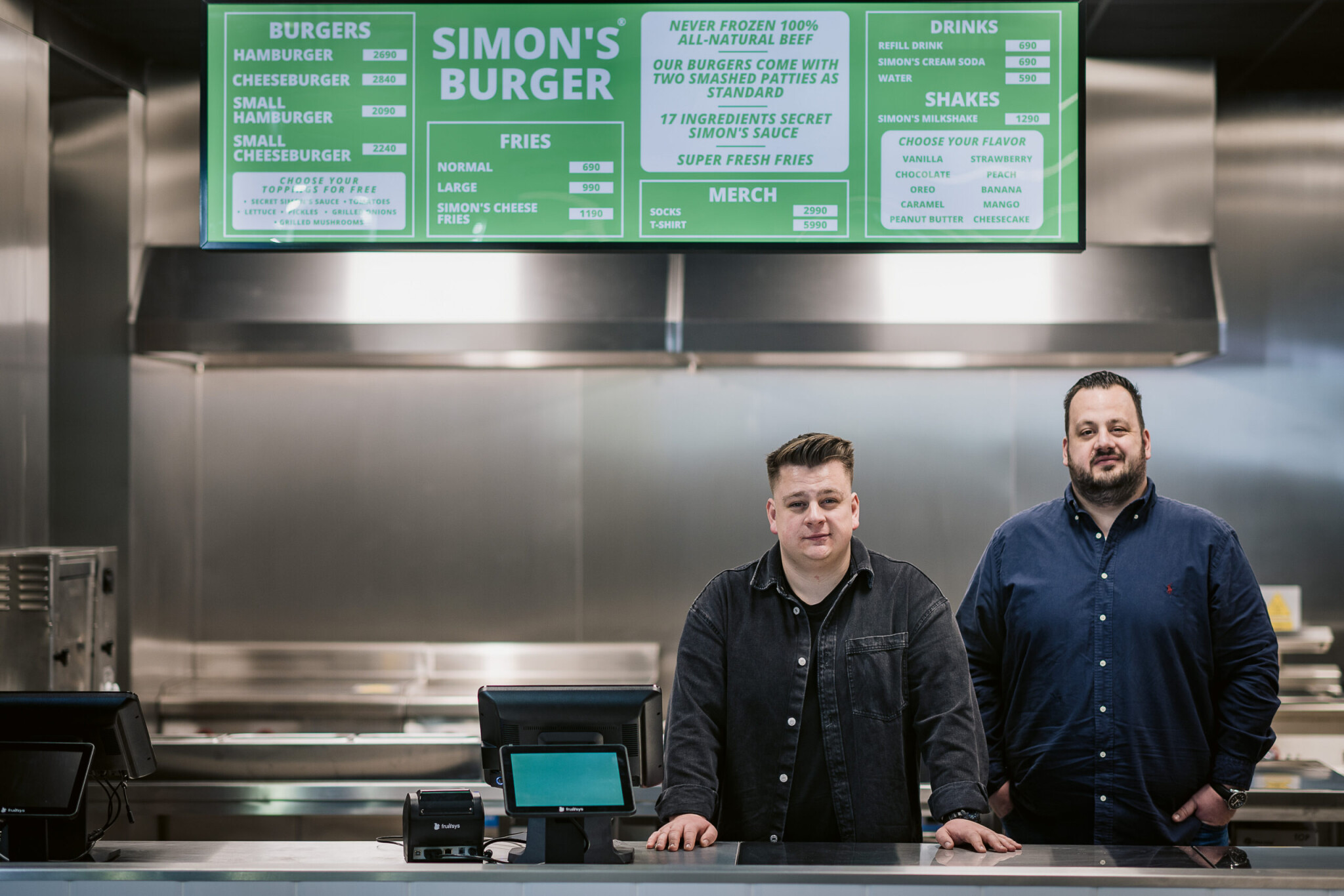 A világ leghíresebb youtubere intézte el a Simon&#8217;s Burger következő akcióját