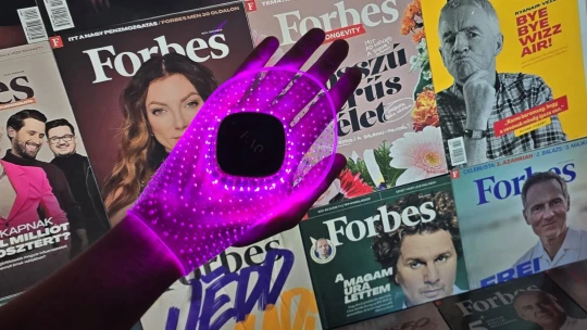 Sci-fi-kütyü, ami fénnyel fiatalítja meg a bőrt – Működik vagy zsákutca?
