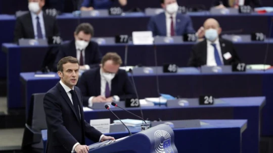 Egy európai ország 44 ezer milliárd forintnyi befektetéssel száll be a MI-fejlesztési versenybe