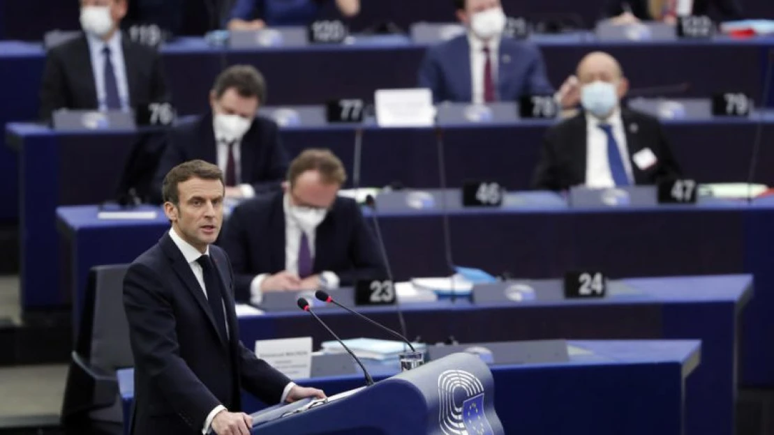 Egy európai ország 44 ezer milliárd forintnyi befektetéssel száll be a MI-fejlesztési versenybe