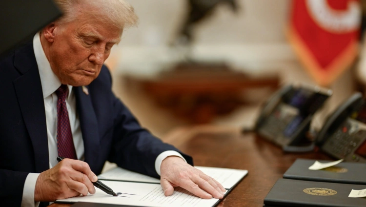 Trump szerényen megrendelte az Aranykupolát