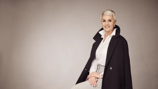 Nem kell szégyellni az érzéseidet, ettől még maradhatsz profi – Varga Eszter a Forbes Women címlapján